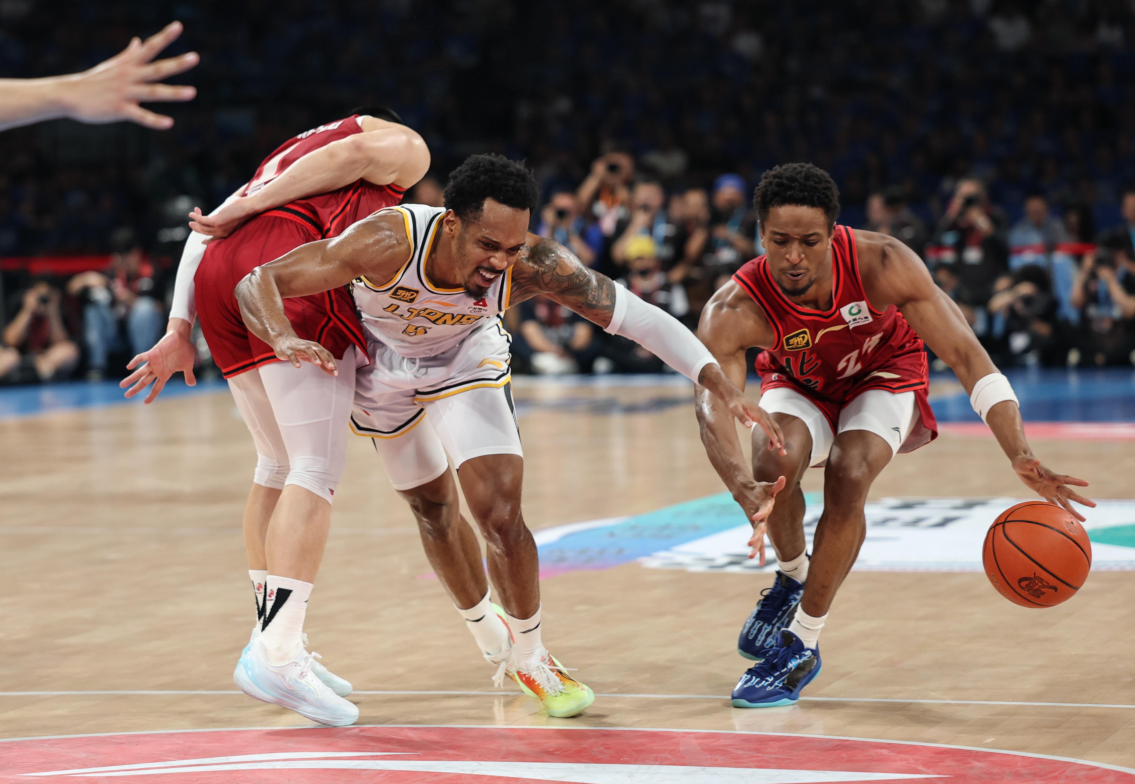 赛前法国杯焦点战；新奥尔良鹈鹕防线松动；气氛紧张；细节决定成败的简单介绍